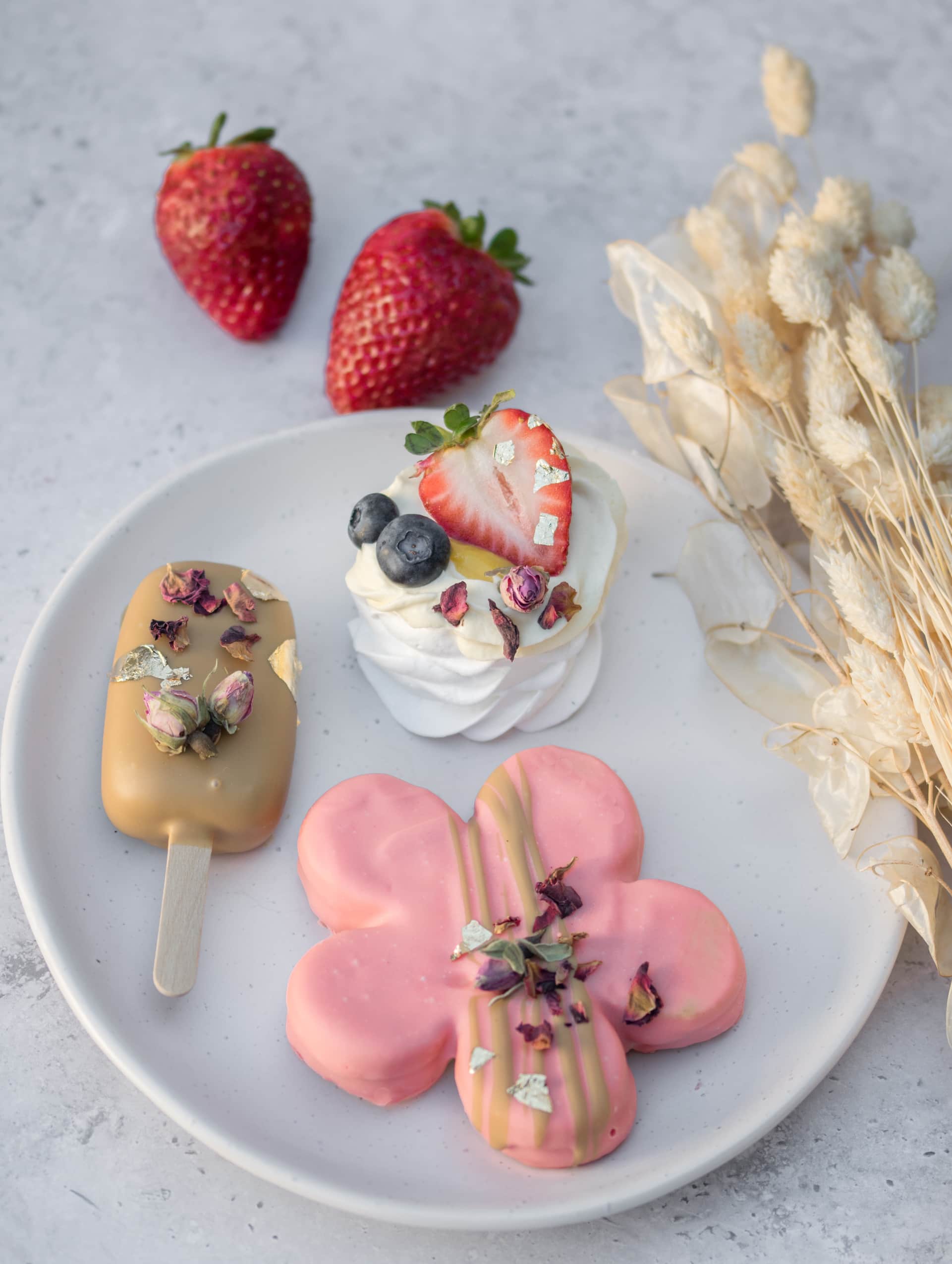 Sladka darilca za: dan žena, dan mučenikov in materinski dan, 2026